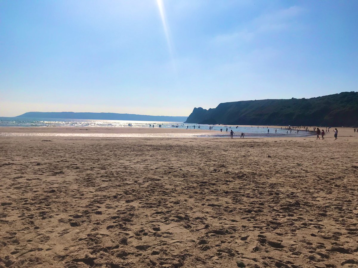 NtotheHizzo's tweet photo. Walked 40 minutes from the nearest carpark to get here but it was definitely worth it! Hope youโre all having a great bank holiday โค๏ธ #3cliffs https://t.co/OYnOEJC2AZ