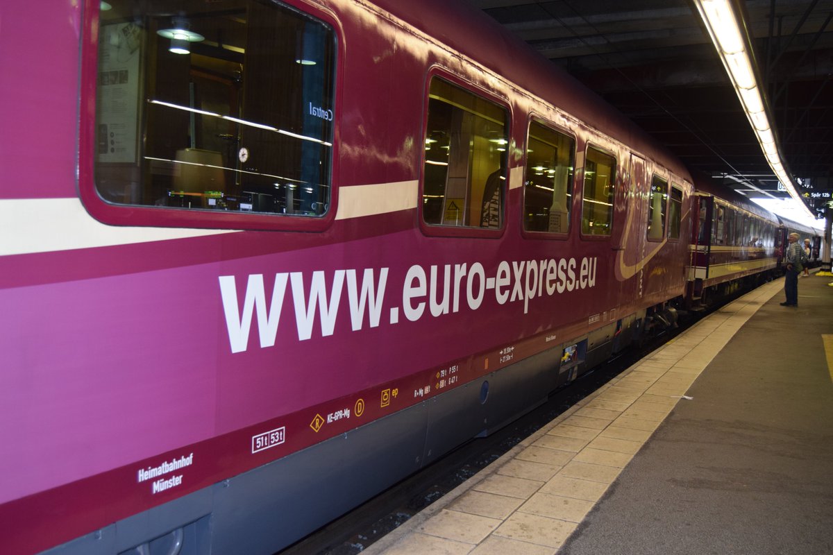 vireser's tweet photo. Nu skrivs järnvägshistoria. Det första direktåget Stockhlm-Venedig rullade ut från Stockholm Central i morse. Det som många ser som omöjligt visar sig vara möjligt genom unika personliga insatser. https://t.co/Fb35kiKGzf