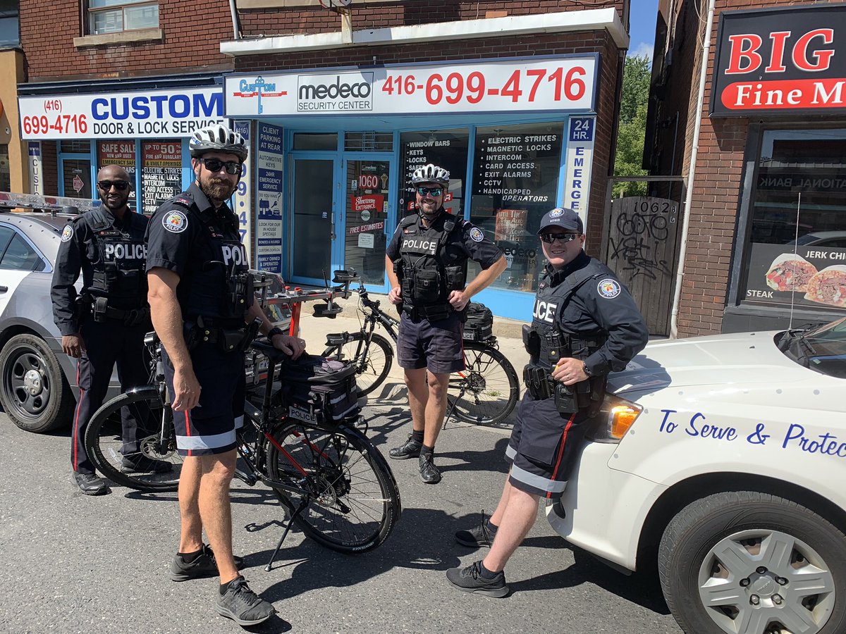 WoundWarriorCA's tweet image. Big thanks to @TorontoPolice and their respective bike teams helping guide our Highway of Heroes cyclists to the Queen’s Park finish line. We couldn’t do this without you. #InThisTogether 🇨🇦🙏🚴‍♂️ @TPSCook