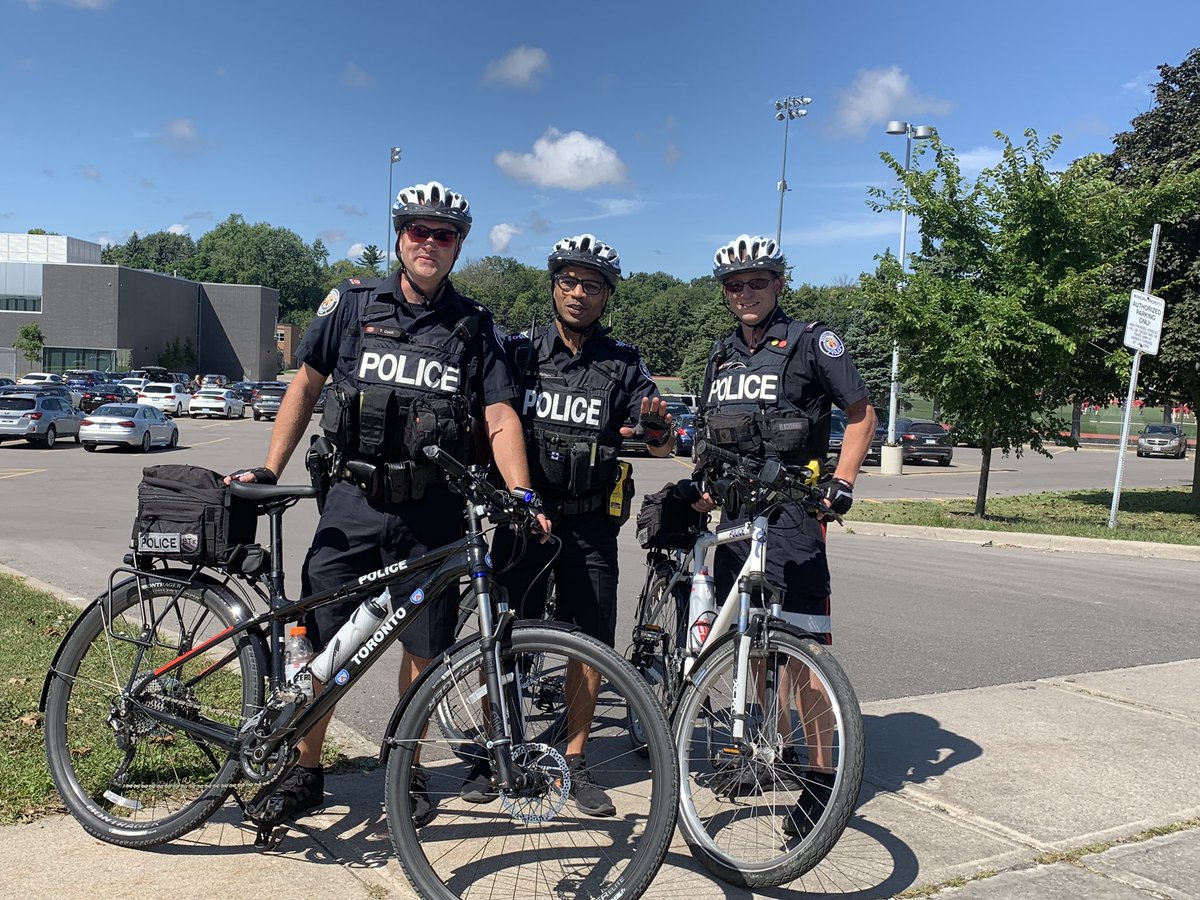 WoundWarriorCA's tweet image. Big thanks to @TorontoPolice and their respective bike teams helping guide our Highway of Heroes cyclists to the Queen’s Park finish line. We couldn’t do this without you. #InThisTogether 🇨🇦🙏🚴‍♂️ @TPSCook