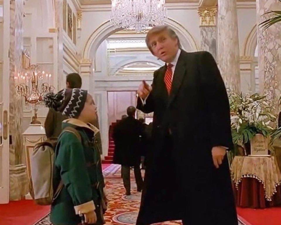 jankolias's tweet photo. Každej vždycky pindá na Trumpa, ale zatím jsem neviděl, že by Hillary někdy pomohla Kevinovi najít lobby. https://t.co/OFcXPW7JZx
