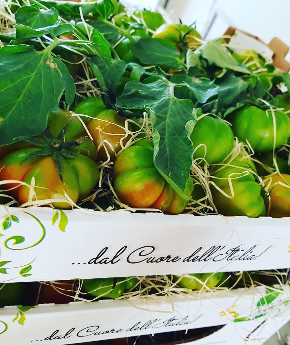 LaFattoriaIT's tweet photo. 🌱La Freschezza ..dal Cuore dell’Italia!🌱

Prodotti Freschi Italiani! 🇮🇹 Amore e Passione! ❤️
 https://t.co/5BBbRQ9gpi https://t.co/kDFGdKzodJ