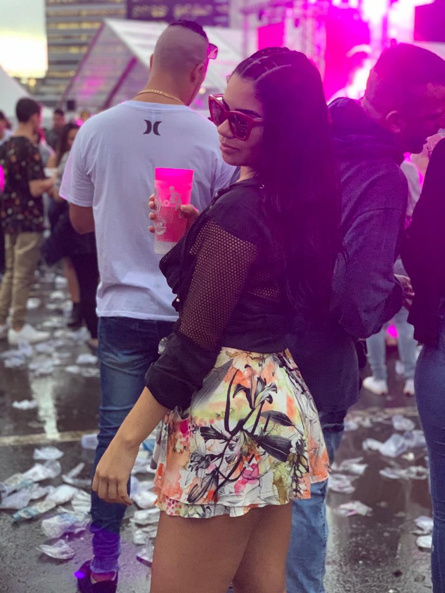 Carolinabiel_2's tweet image. vai safadão🎶 #garotavip