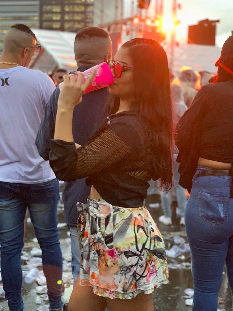 Carolinabiel_2's tweet image. vai safadão🎶 #garotavip