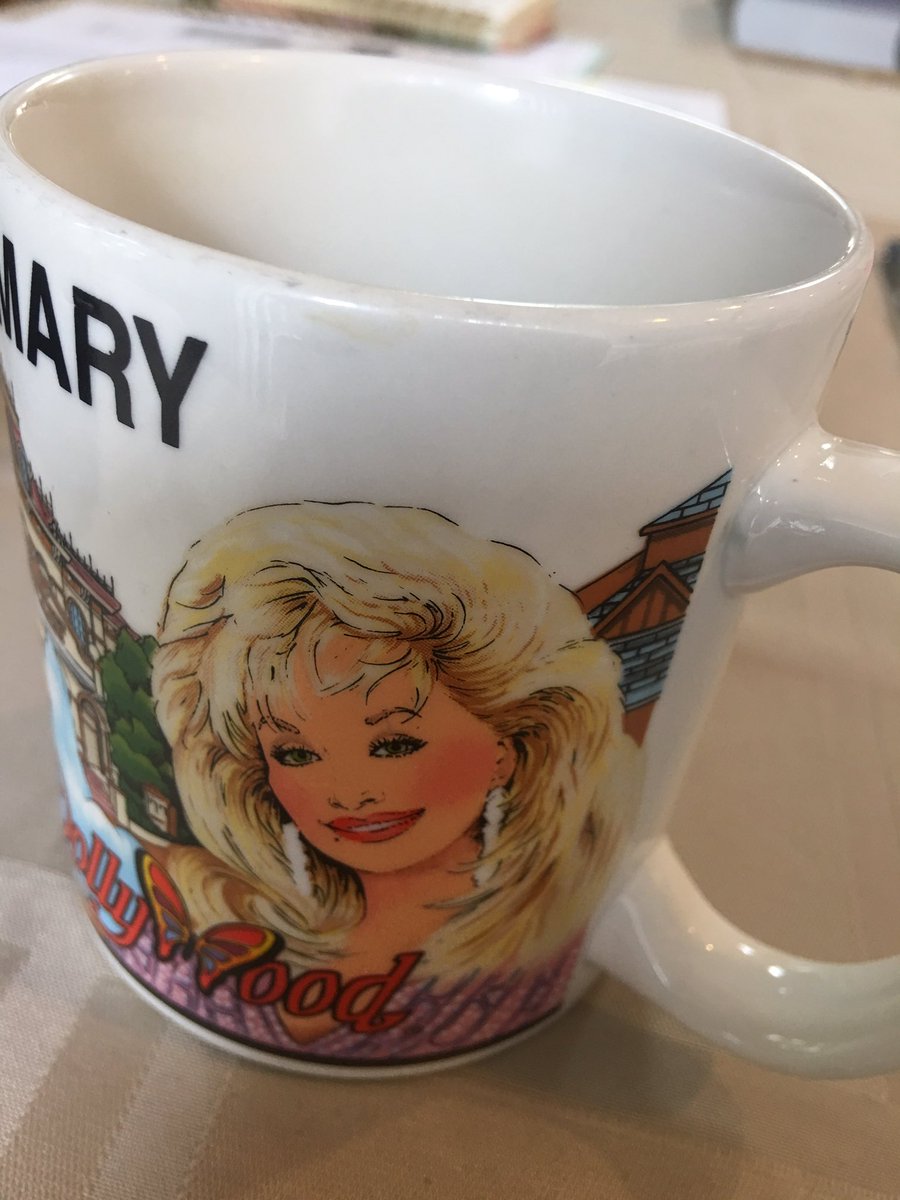 GinnyTrix's tweet photo. Happy #WarrenWoA from Iowa City!!!!! https://t.co/V6DhwFhW3f