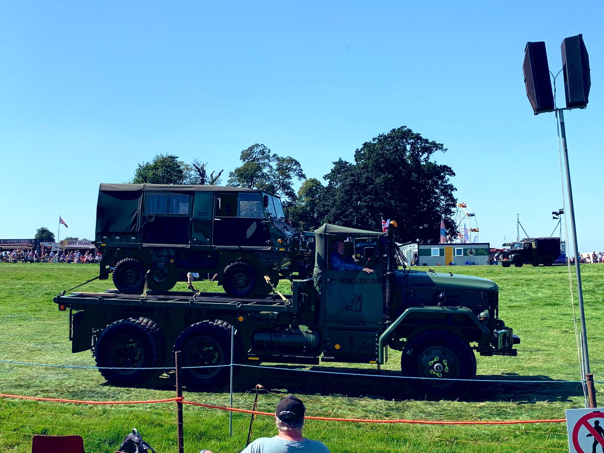 LadyWulfrun's tweet photo. Well what a day it’s been... from aerial acrobatics, vintage cars &amp; commercials, bikes, steam engines, tanks and tractors to name a few (&amp; of course #fair #organs!). We’ve had a brilliant time and you haven’t missed out yet... join us tomorrow! @ShrewSteamRally #ShrewsburyShriek https://t.co/ccA1G2tiIT