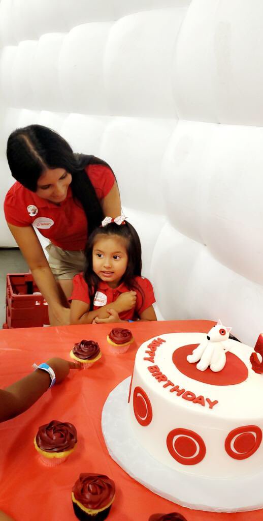 CrystalMagdale9's tweet photo. My babygirl got her dream Target party! ❤️❤️❤️ #Target #TargetParty https://t.co/wxm51sD7gP