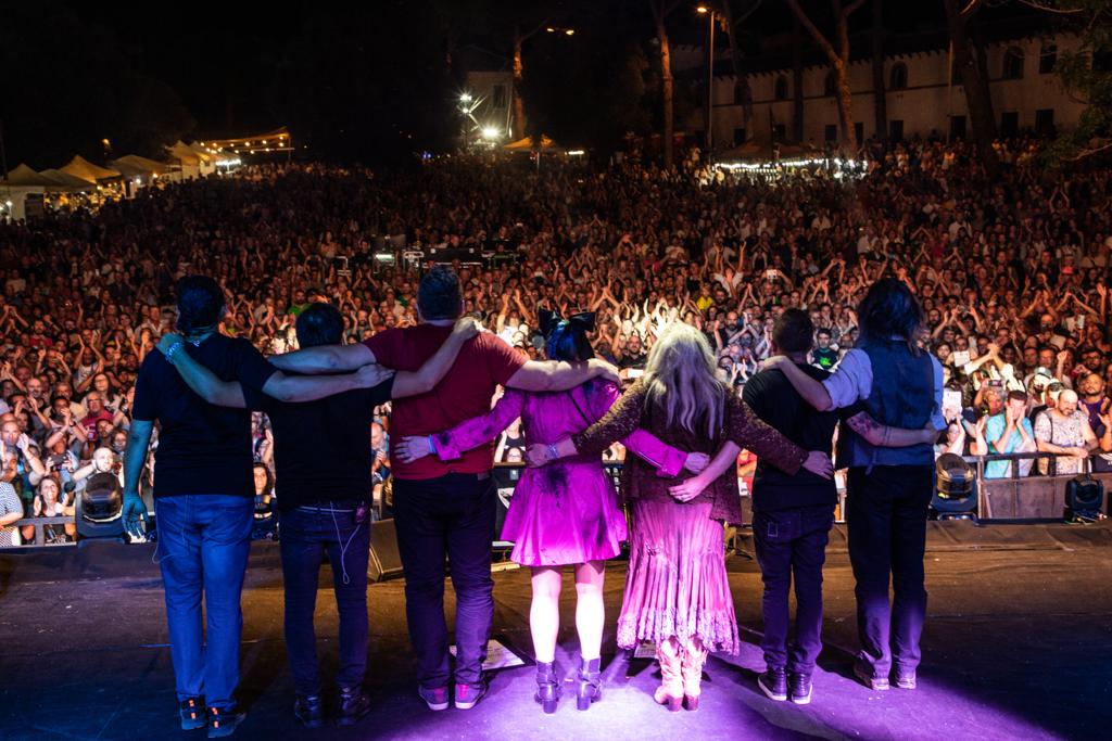LoredanaBerte's tweet photo. Grazie Cerveteri ❤ Grazie @etruriaecofestival
Eravate un'infinità!

#parcodellalegnara #cerveteri #loredanaberte #musicaitaliana #summermusic #tequilaesanmiguel #senzapensieri #liberté #libertesummertour2019 https://t.co/BbVxJzZilX