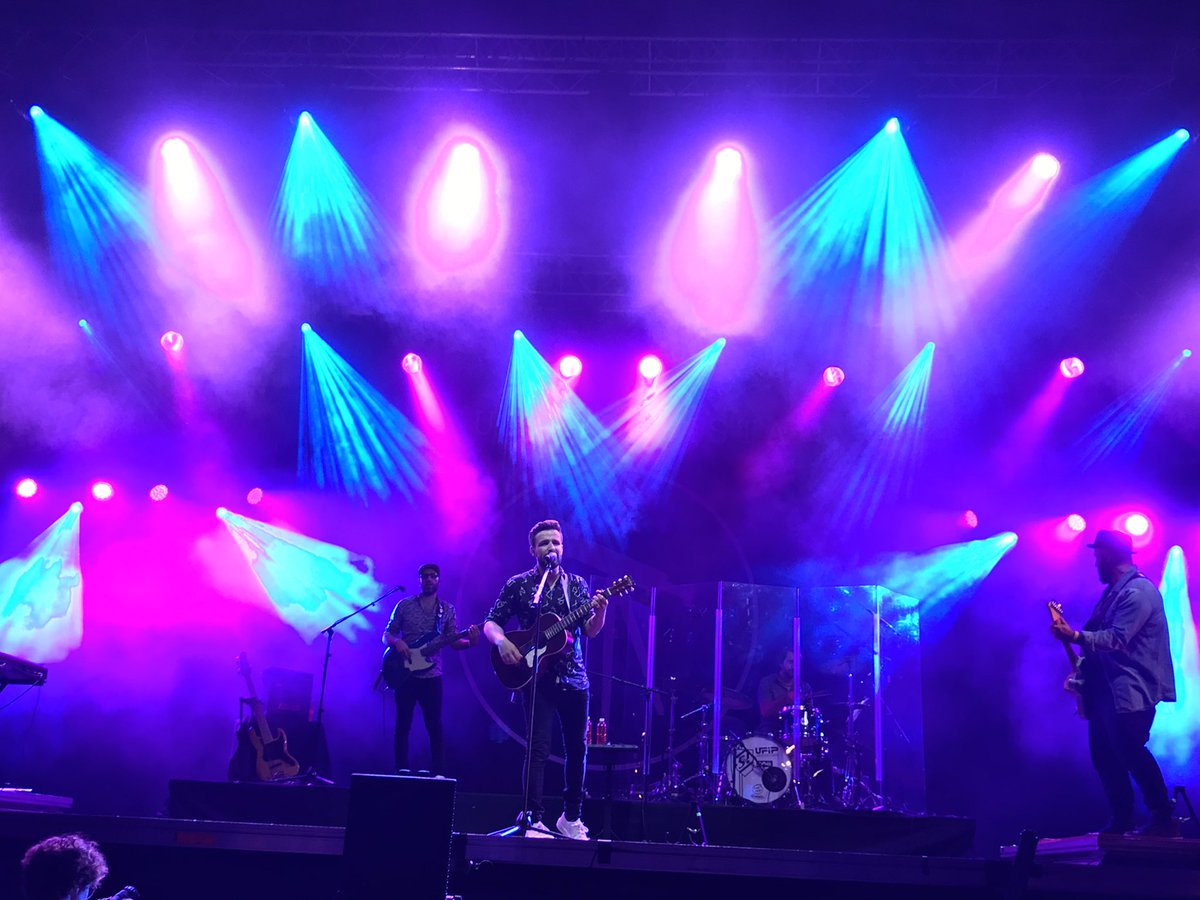 amaia91's tweet photo. Increíble el concierto de anoche de @esfunambulista !! Hacéis que disfrute de cada canción tanto que me quedaría ahí horas y horas. Os sigo de hace muchos años y aquí seguiré viendo cómo crecéis, viendo cómo llenáis el Palacio pronto ❤️ Gracias por tanto! https://t.co/vrgDnBBr9P
