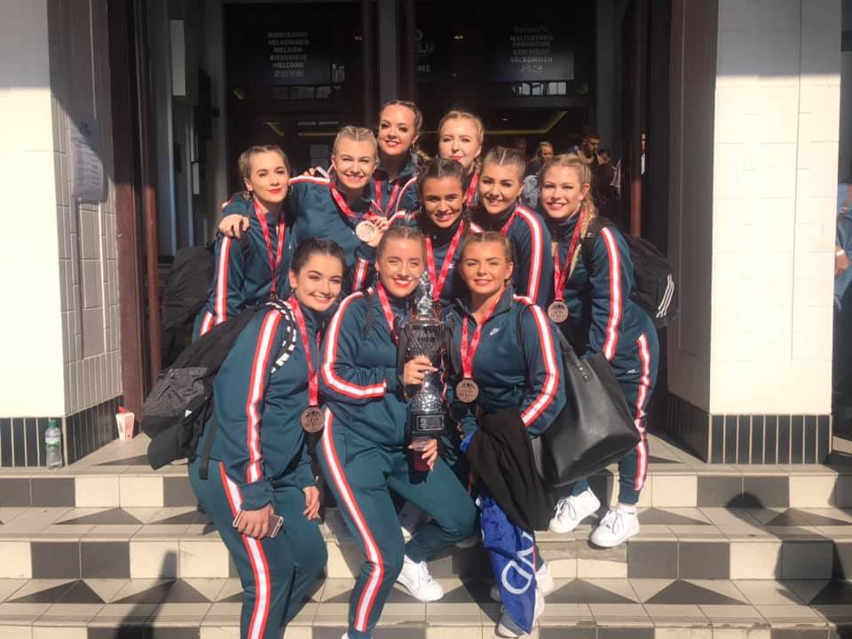 LauraCakecrumbs's tweet photo. Successful weekend for these girls!3rd place world champions in o18 novice cat 🙌🏼 @ebonymcleann @kirstinthomsonn @Kelseythomson9 @CalderheadHS https://t.co/xfPrJ1pHNm