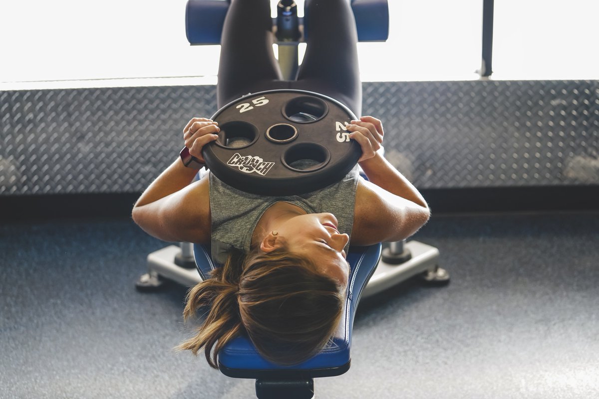 CrunchGym's tweet photo. Think outside the box for your workout! #FiercelyFunFitness #CrunchFun https://t.co/ezasIU38xh