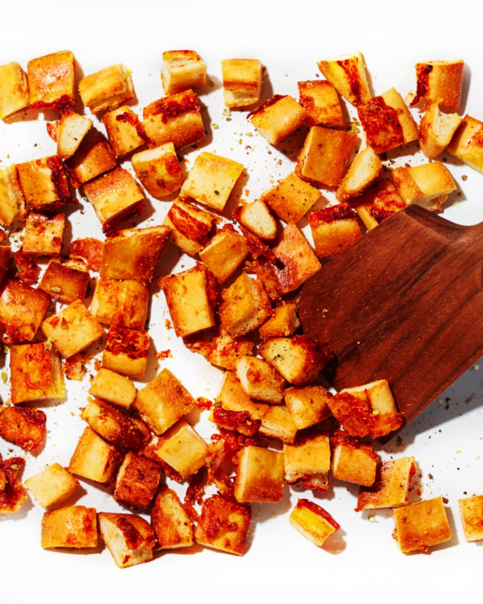 papamurphys's tweet image. Eating a salad, but still crave the deliciousness of pizza? Cut up some leftover pizza crust, toss it in a smidge of olive oil, and bake at 375 for about 8 minutes, and voila - pizza croutons. #BakeItUp #PizzaHack