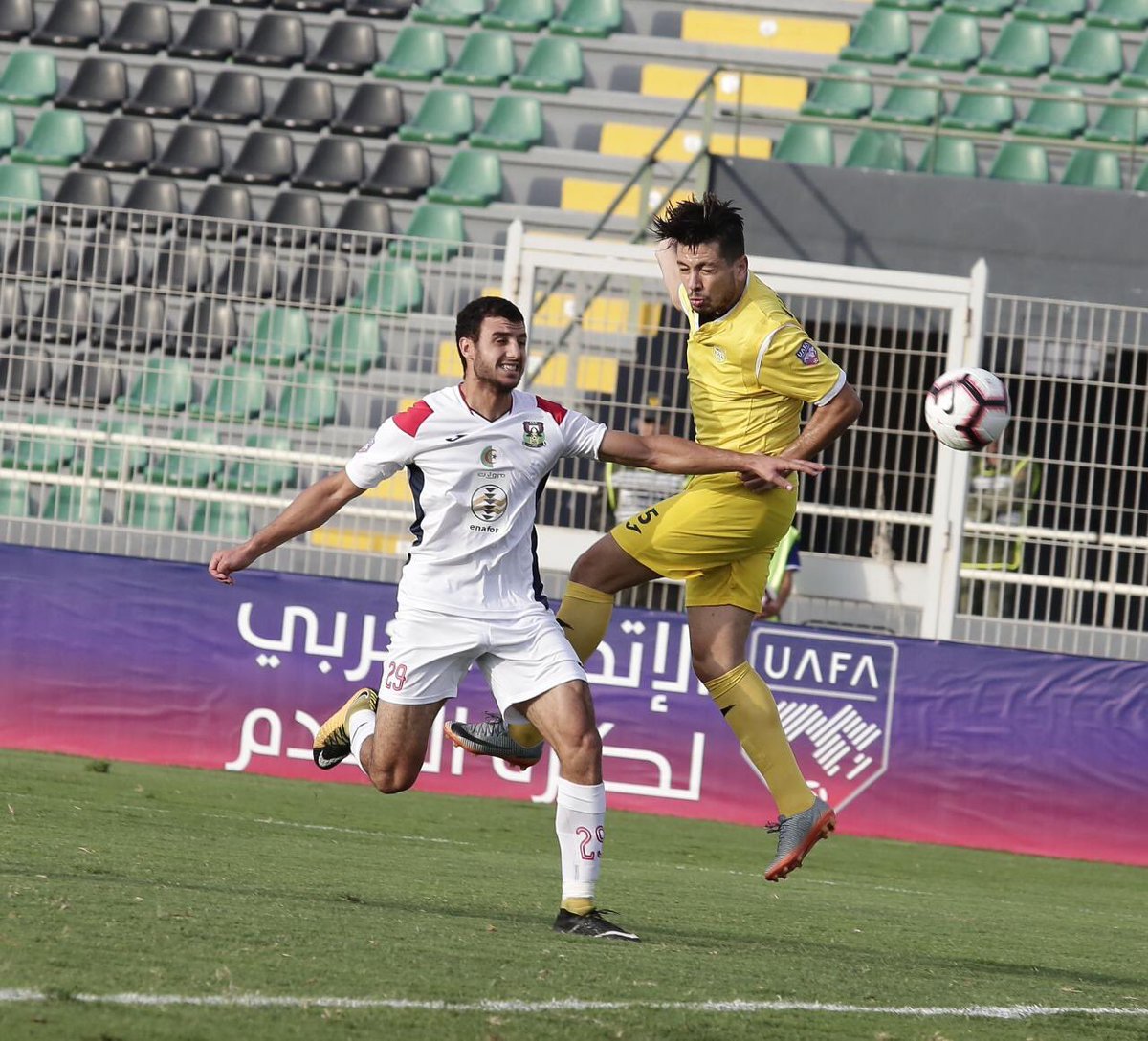 LADCOfficiel's tweet photo. #ArabCL : Le CA Bizertin est qualifié à la mi-temps.

#CABizerte 🇹🇳/ #JSSaoura 🇩🇿(0-0)

Les Requins du Nord gèrent leur légère avantage (a la différence de buts) avec difficulté,pour le moment les poulains de Nacef Beaoui tiennent bons,avec encore quelques cartouches sur le banc. https://t.co/RcouJJHCex