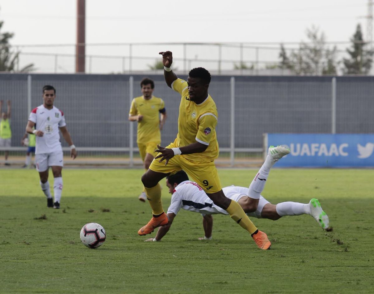 LADCOfficiel's tweet photo. #ArabCL : Le CA Bizertin est qualifié à la mi-temps.

#CABizerte 🇹🇳/ #JSSaoura 🇩🇿(0-0)

Les Requins du Nord gèrent leur légère avantage (a la différence de buts) avec difficulté,pour le moment les poulains de Nacef Beaoui tiennent bons,avec encore quelques cartouches sur le banc. https://t.co/RcouJJHCex