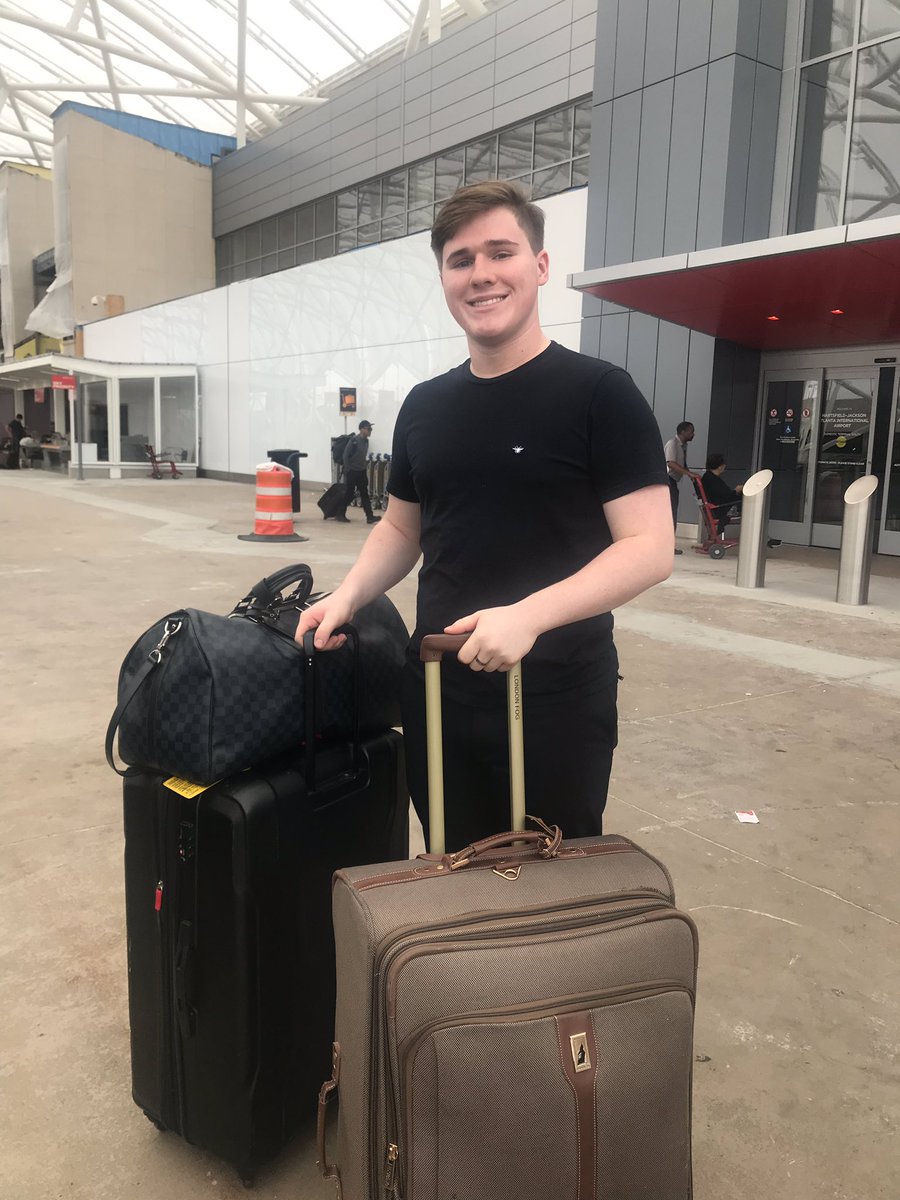 laurenhixon_'s tweet image. The day Robert Hixon has been working for since he was 12! After a year at NYU Paris, he is headed to his sophomore year at @NewYorkUniv!! His dream of living in NYC is now a reality! Go make a difference in this world!