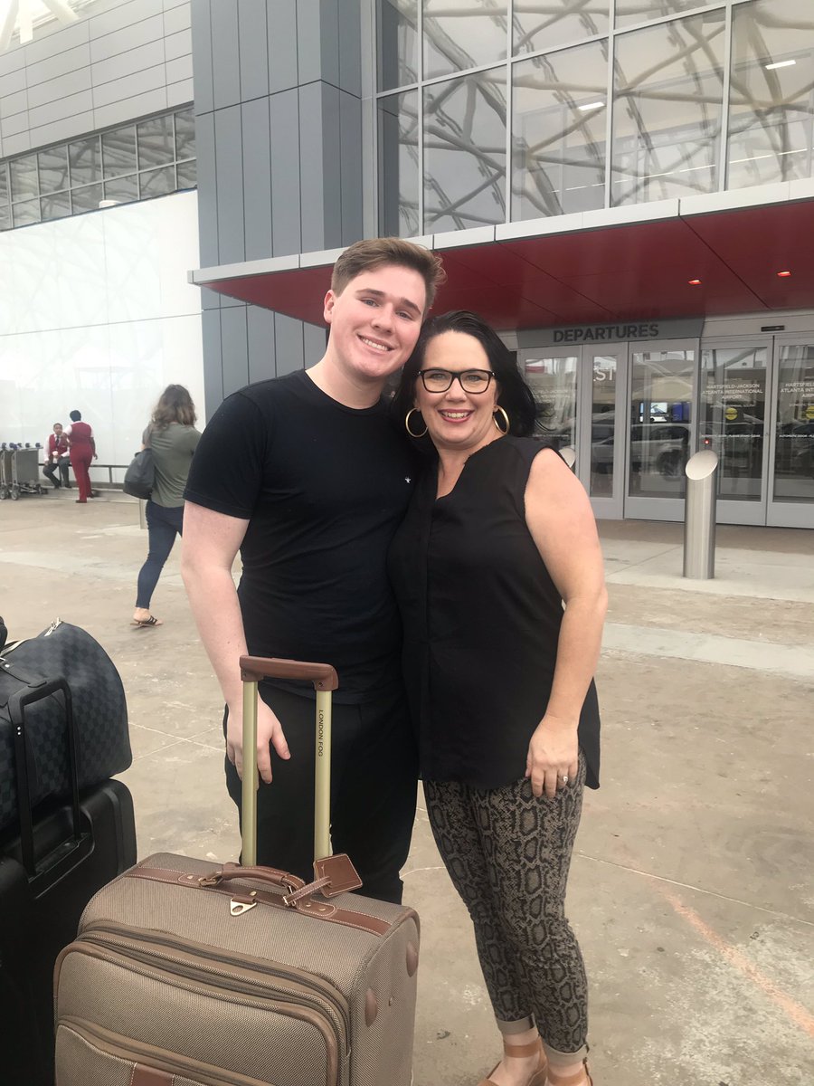 laurenhixon_'s tweet image. The day Robert Hixon has been working for since he was 12! After a year at NYU Paris, he is headed to his sophomore year at @NewYorkUniv!! His dream of living in NYC is now a reality! Go make a difference in this world!