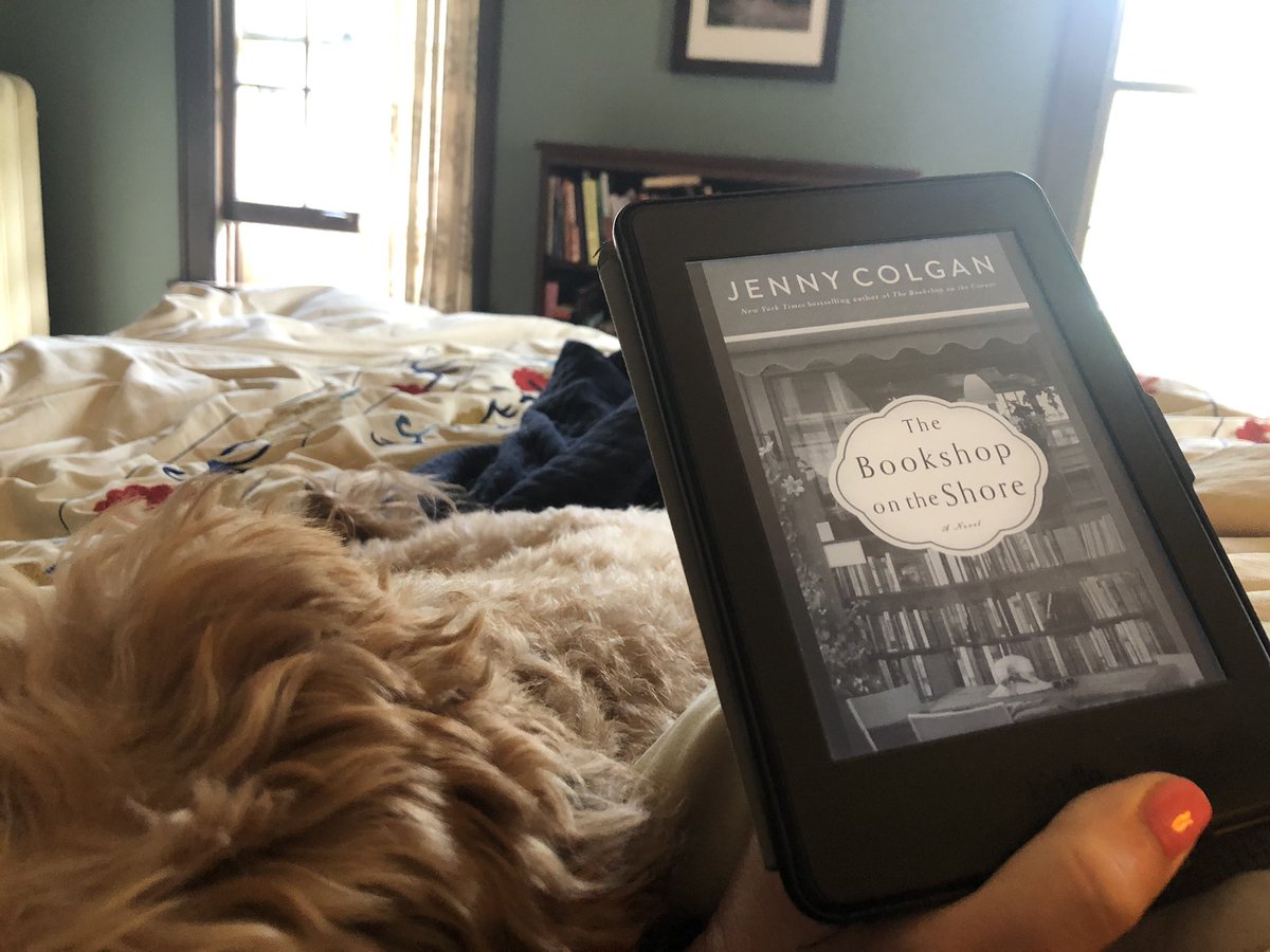 SarahJKLightner's tweet photo. Lazy Sunday afternoon. Charging up for a big week ahead. #MsLightnerReads @jennycolgan https://t.co/L2e9kXnsgX
