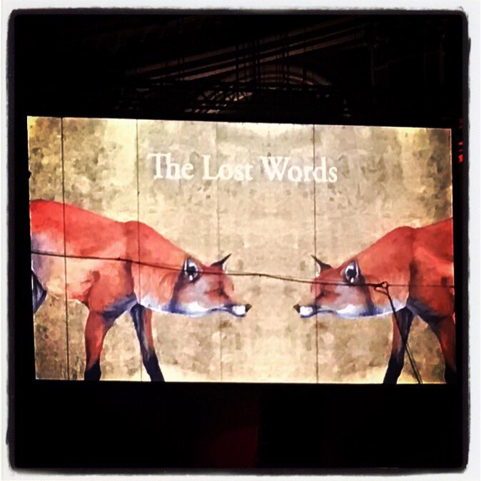 KathWT's tweet photo. Oh my (lost) words, @JackieMorrisArt is awesome. Seeing the otter and red fox come to life in real-time to the words of @RobGMacfarlane was just stunning. #thelostwords #prom49 @RoyalAlbertHall https://t.co/niCWXUirHk