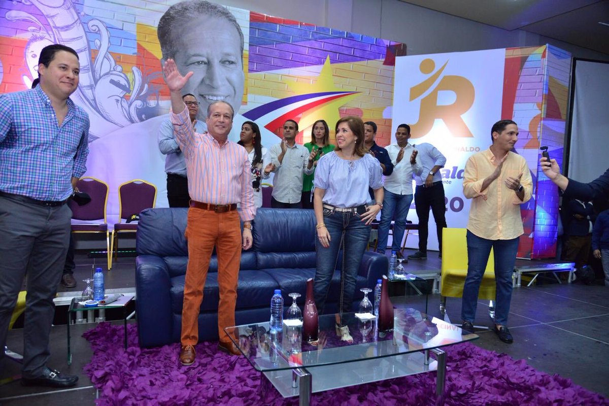 luito_desangles's tweet photo. @JuventudConR demostró que la #SangreNueva está con @reinaldoparedp y que nosotros no le vamos a bajar !!!!
#ReinaldoesJuventud https://t.co/UcGyrohiFO