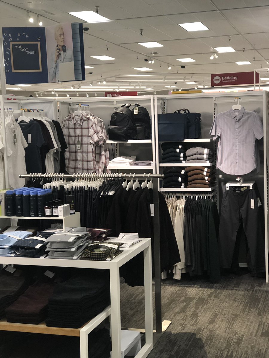 arys_20's tweet photo. Men’s VMG/merchandise 🙌🏻 #T0324 #vmwork #vmskills #vmmagic @AmberHafron @barajas_rj https://t.co/2DHMBMGtOy