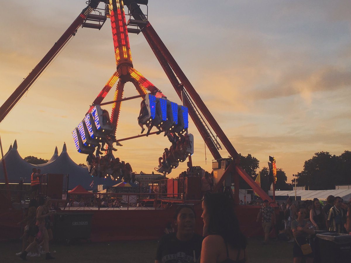 thechris_harris's tweet photo. SW4 Fairground Sunset was๐#SW42019 https://t.co/9fsUkP09zn