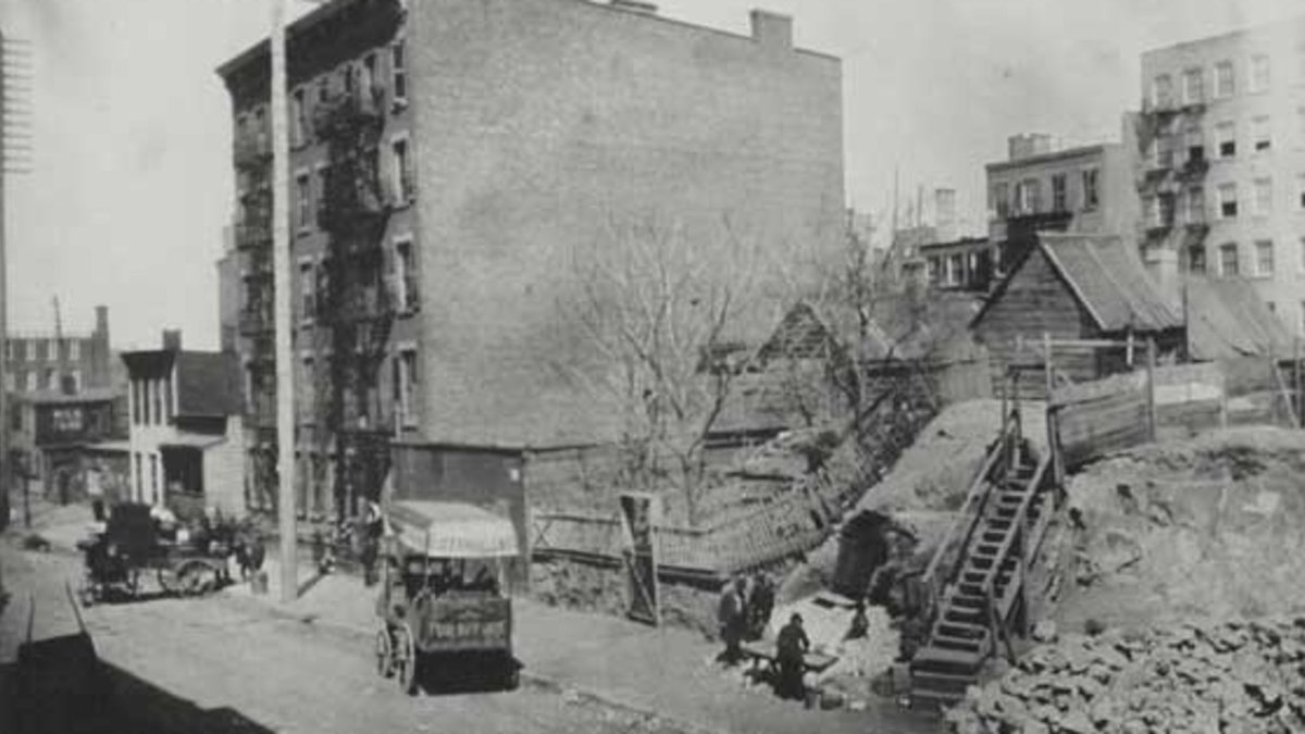DailyGifted's tweet photo. How the Neighborhoods of Manhattan Got Their Names https://t.co/Vnq0IEzTZo https://t.co/lGdUiQ7eki