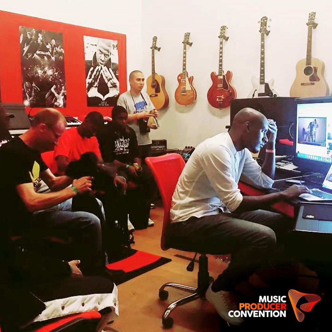MPC_convention's tweet photo. The producer 𝐁𝐋𝐀𝐒𝐓𝐀𝐑 (Booba, Lorelle Hayward, Sofiane, Mac Tyer, Médine, 113, Joke, Niro, Kery James, Admiral T ...) in the studio for his practical workshop during @musicproducerconvention🔥🎓. · · #musicknowledge #inthestudiocookin @BlastarMusic #makingbeats #Beatmakers https://t.co/KEEjvzDksu