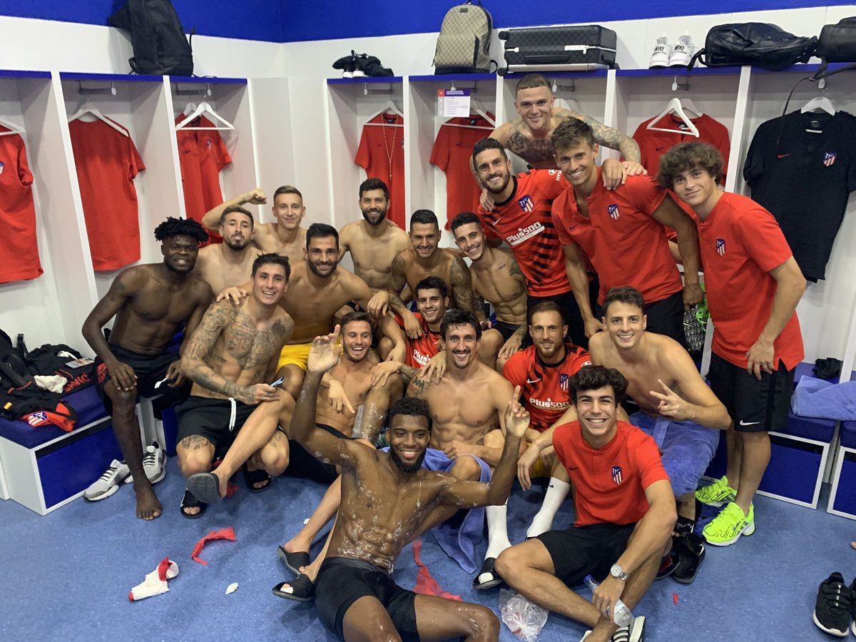 AlvaroMorata's tweet photo. Felices por la victoria!! Partido a partido, sumando de tres en tres!! Enhorabuena por el gol @VitoloMachin te lo mereces!!! #ForzaAtleti 🔴⚽️🔴 https://t.co/nWHeMhJFmD