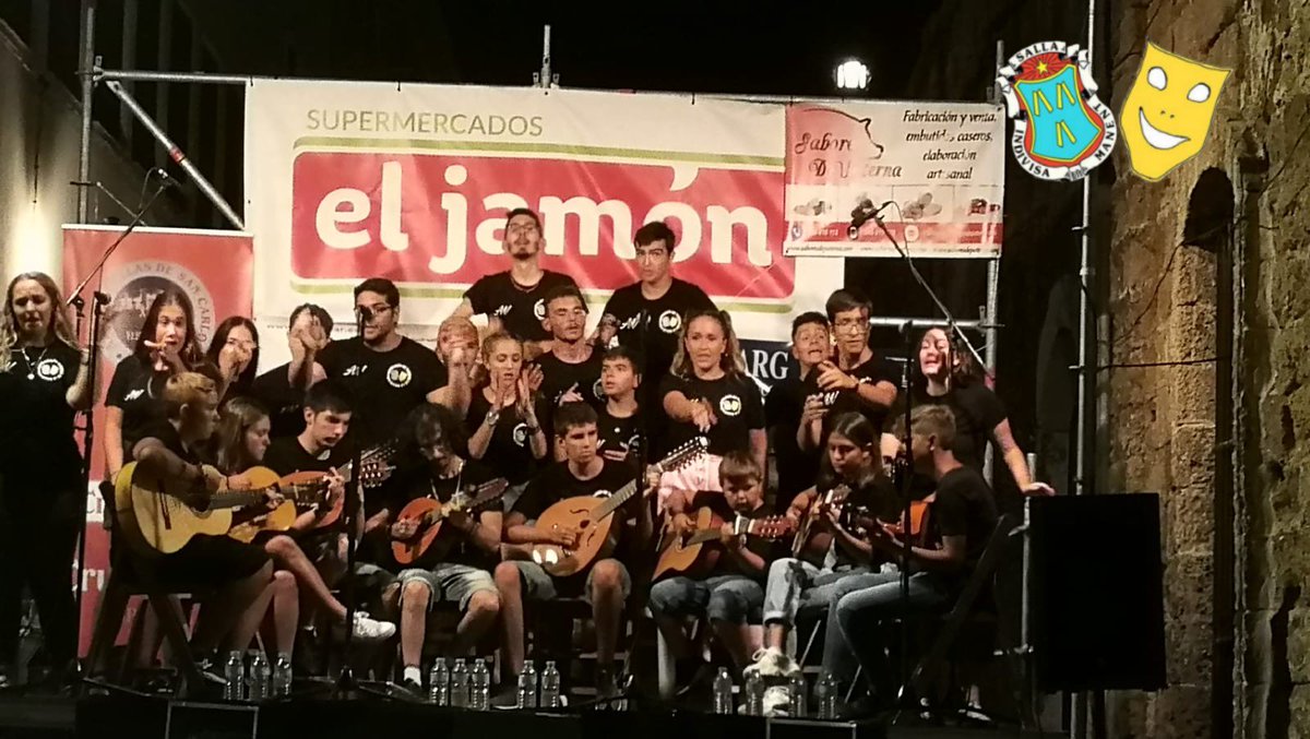CoroSalleV's tweet photo. VERANO VIÑERO|

Momentos de nuestra actuación en la final del concurso de Antologías de muralla San Carlos 😚.

#veranoviñero #AV2019 https://t.co/EXTawx6CE7