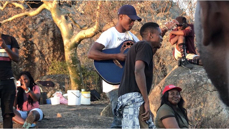 ConnectedSahara's tweet photo. A hike up the Matopos to wind up the day followed by an amazing serenade from #Afrosoul sensation #mjsings and an impromptu performance by @ttsopotsa #connectedhubsZW #hubs #creativeeconomy #performingarts https://t.co/84e7FtNoMb