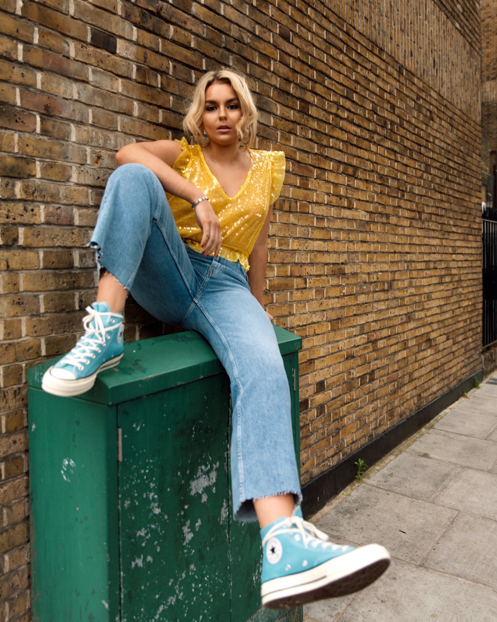 Yellow converse best sale outfits