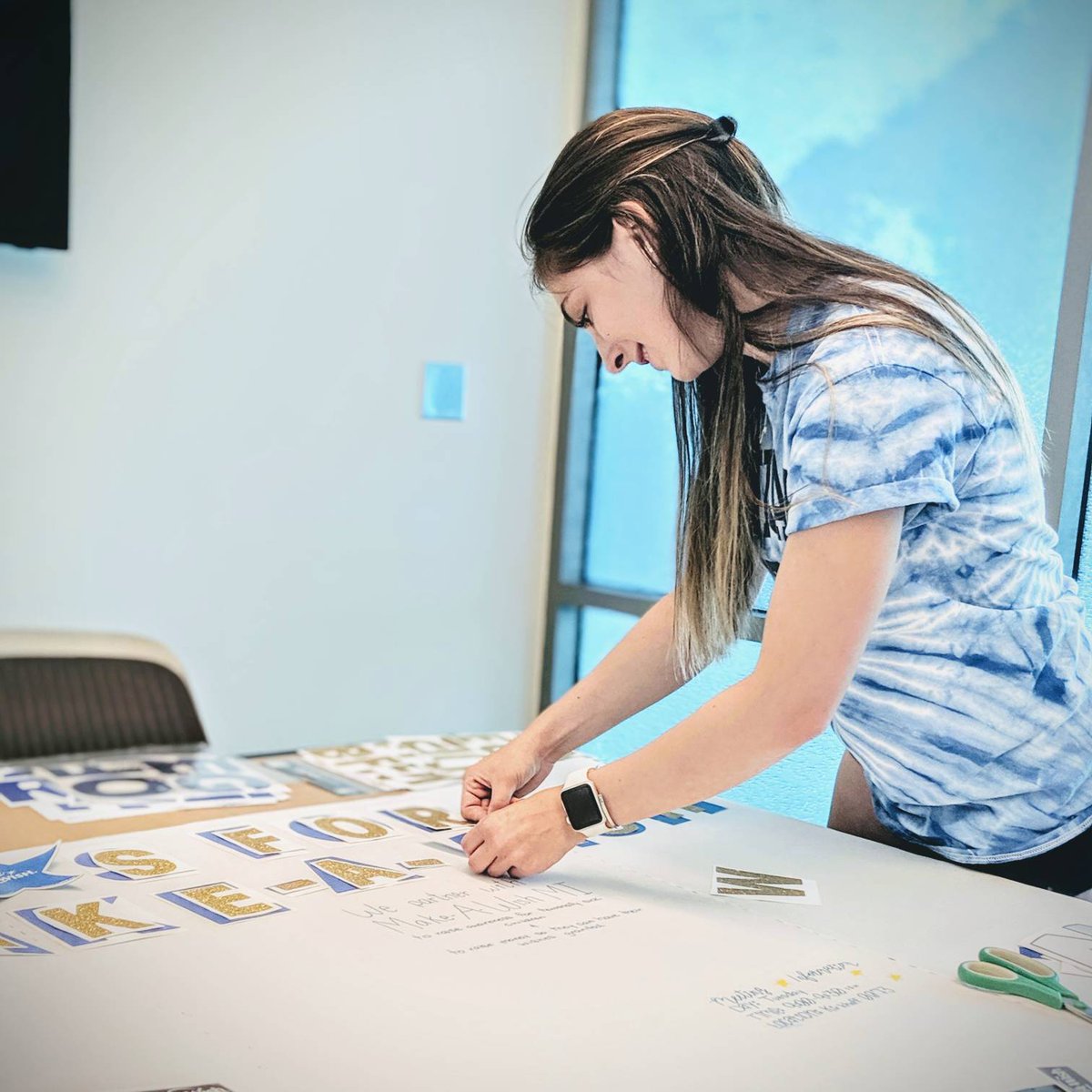 GVSUStarsMAW's tweet photo. @fitzy0611 putting the finishing touches on our Campus Life Night tonight from 6-8 in lot H. #gvcln #campuslifenight #anchorup #gvsu #gvsulakers #gvsustarsmaw #lakerforalifetime #starsforwishes #studentorg #studentorganization https://t.co/VVIGwWFO8J
