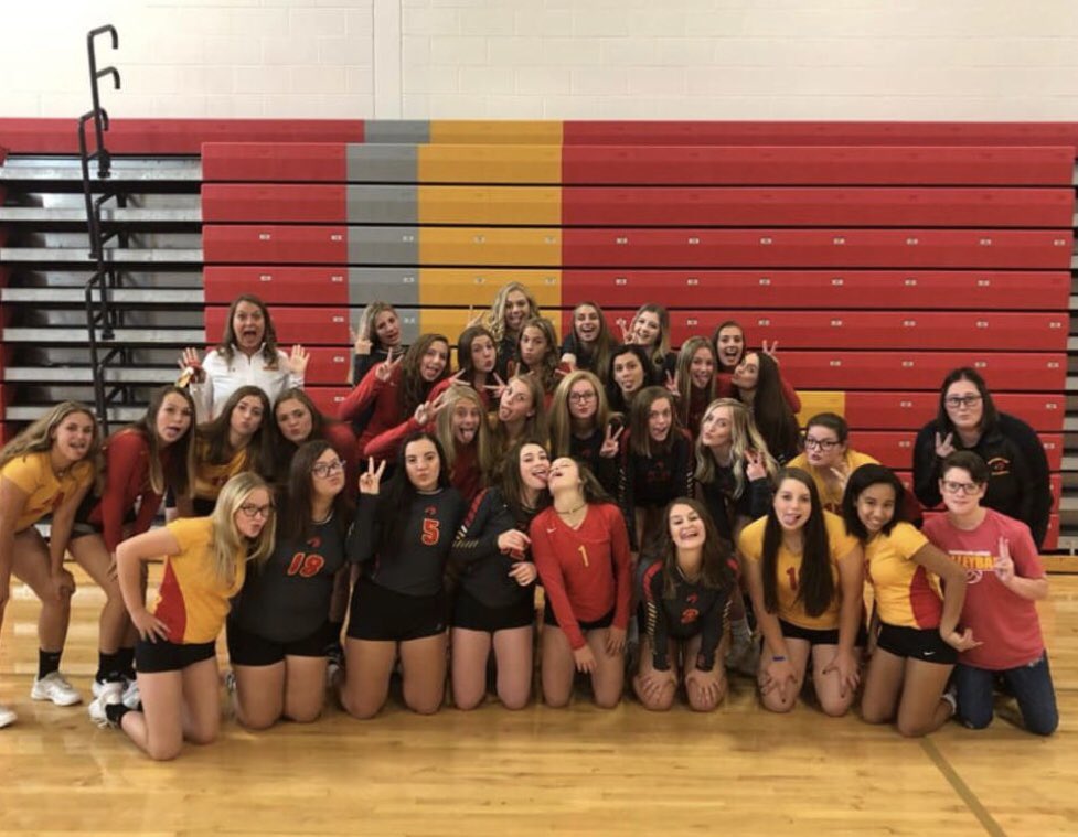 WLHS_REDCRUSH's tweet photo. VOLLEYBALL tomorrow night at HOME vs @LSA_Athletics !! dress for the ocean and bring your floaties. ITS BEACH NIGHT🏄🏻‍♀️🏖 JV @ 6 and varsity follows! https://t.co/naEzLuTIm1