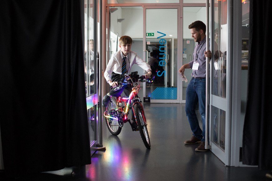 skipperAitken's tweet photo. I can't believe it! @LightBikeUK1 idea is on #dragonsden  right now. Hope he get's somewhere with it ;-) @AppsforGood @BigBangFair https://t.co/V6qgYRZvZH