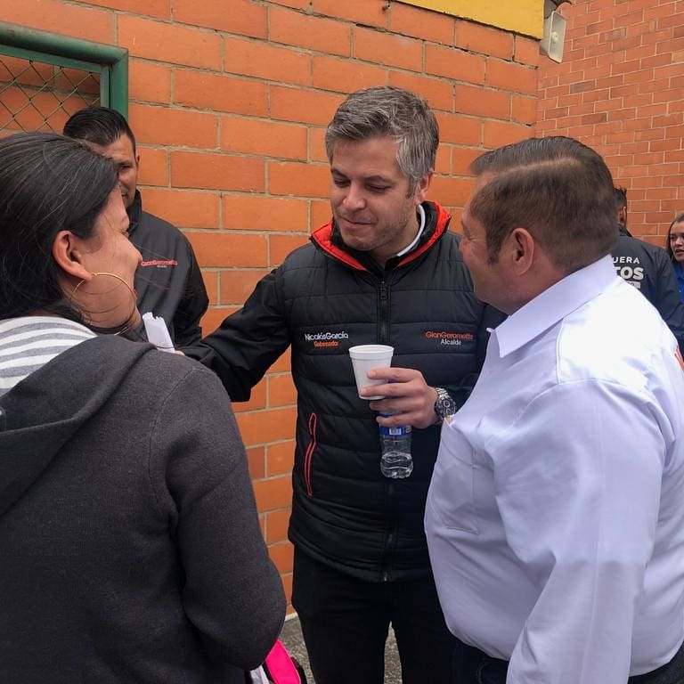 conpachosuarez's tweet photo. La #PACHOMANIA se toma Mosquera. Gracias a todas las personas que participaron en la muestra artística y cultural hoy en El Trebol. Compartimos nuestras propuestas e ideas en compañía de @GeromettaGian y @FabioEMiranda 😁💪🤝📚🎭🎸⚽️ #mosquera #conpachosuarez #compromisodecorazon https://t.co/zloN4LWwWa