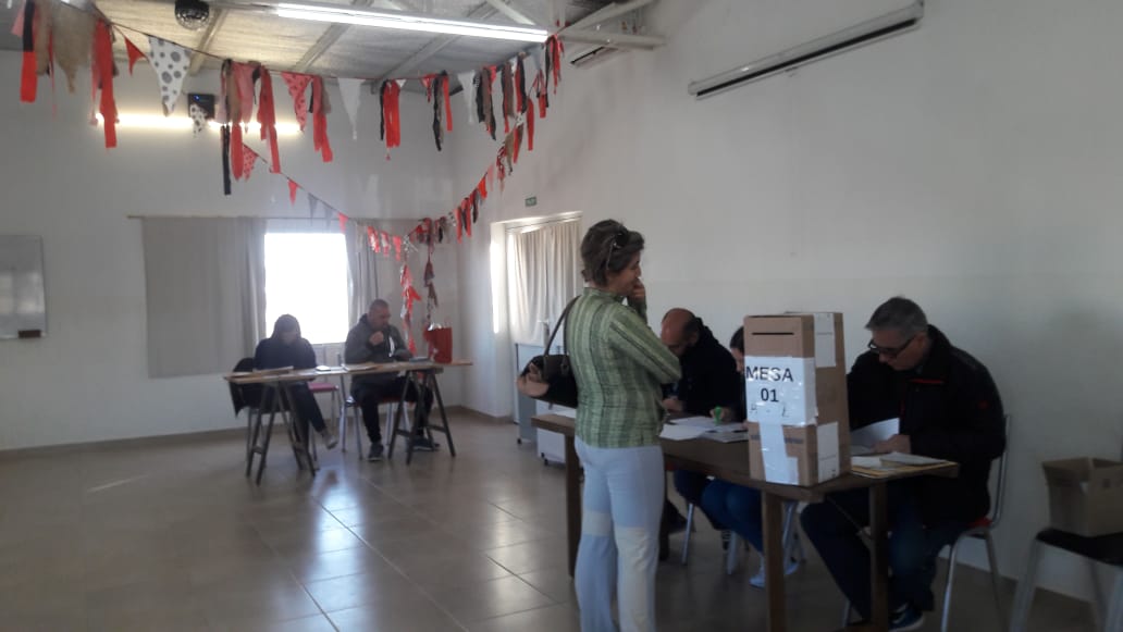 diego_bdiego's tweet photo. A un poco mas de una hora del cierre en la eleccion del barrio Solana ya voto un 40% del Padron..! Record de votantes en eleccion vecinal. #Madryn @huentenegro @fmNamunkura @launicamadryn @UYOPVMadryn https://t.co/gKvzuPaeoL