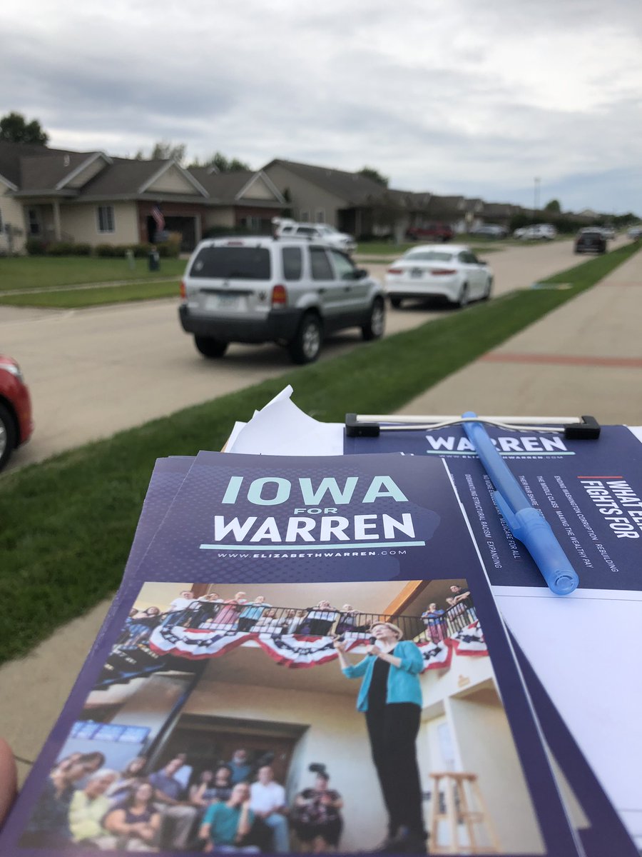 Angel_AliceaIL's tweet photo. Warren Dems for days in the Hawkeye State. Enjoying some nice weather and lovely conversations during our #WarrenWeekendOfAction!
🚪🥊🗣 https://t.co/MMzuNicETb