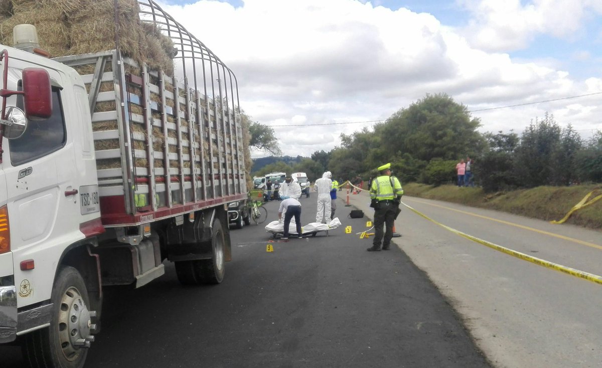 AltiplanoPress's tweet photo. #Lamentable El ciclismo colombiano está de luto, alrededor d las 11:50 a.m., la ciclista Juvenil Danna Méndez d Club Colombielas de #Sogamoso fue atropellada por un camión en la vía #Duitama - #Paipa, 2 km antes d casco urbano, mientras entrenaba junto a 6 ciclistas más. https://t.co/3ZBgAJcQXE