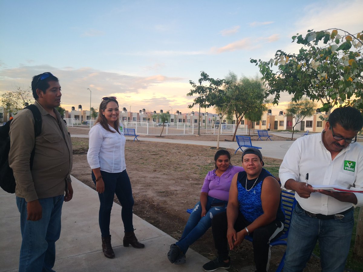 InungarayGlz's tweet photo. Ayer por la tarde también tuvimos el espacio para pasar a visitar a nuestros nuevos amigos del Fracc. El girasol, muy animados y dispuestos a trabajar a favor de nuestro medio ambiente. @coahuila_verde @BetoLun95190867 @VerdeEcologista https://t.co/lCn99Akan4