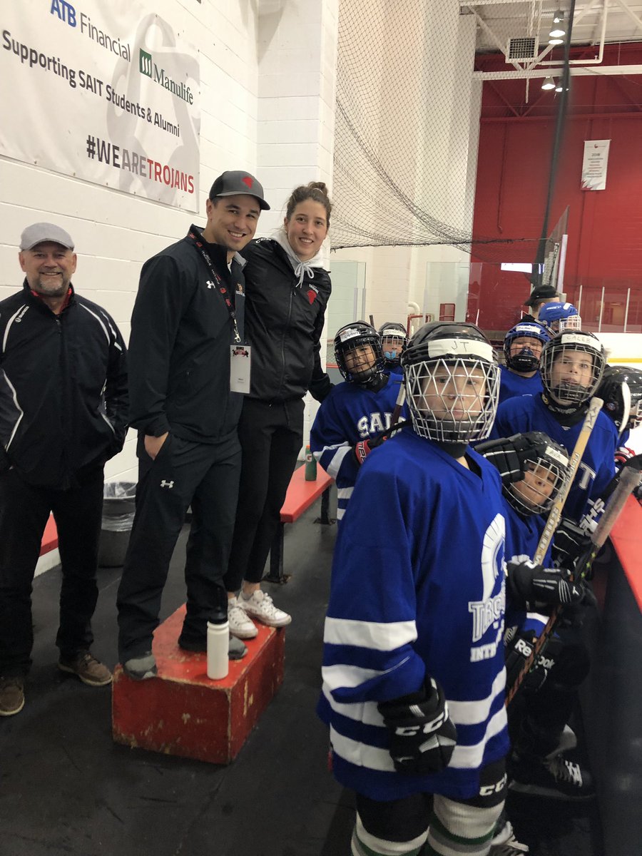 SAIT_Trojans's tweet image. Trojans past and present, and hopefully future, having fun on and off the ice during @FlamesFdn @SportChek #DevCamp19...