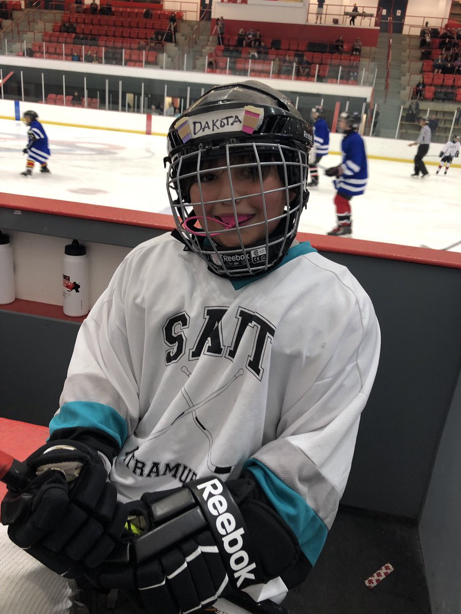 SAIT_Trojans's tweet image. Trojans past and present, and hopefully future, having fun on and off the ice during @FlamesFdn @SportChek #DevCamp19...