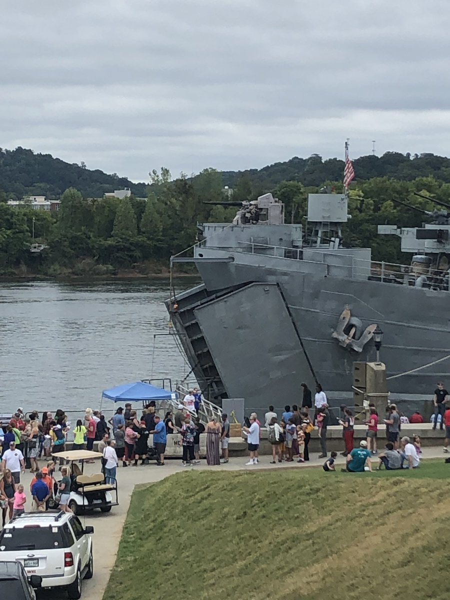 ThisNThatNC9's tweet photo. Happening right now a bunch of visitors visiting the #USSLST325 #TNTWhatToDo #TNTHappenings #Chattanooga @newschannelnine @ThisNThatNC9 #JamesHoward #RossLanding https://t.co/dYu1c2Laht