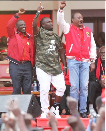 solo_ambuku's tweet image. Let @KrissDarlin stick to hip hop, #Kibra should not suffer any such clowns, it's retrogressive. #Kibra 👊