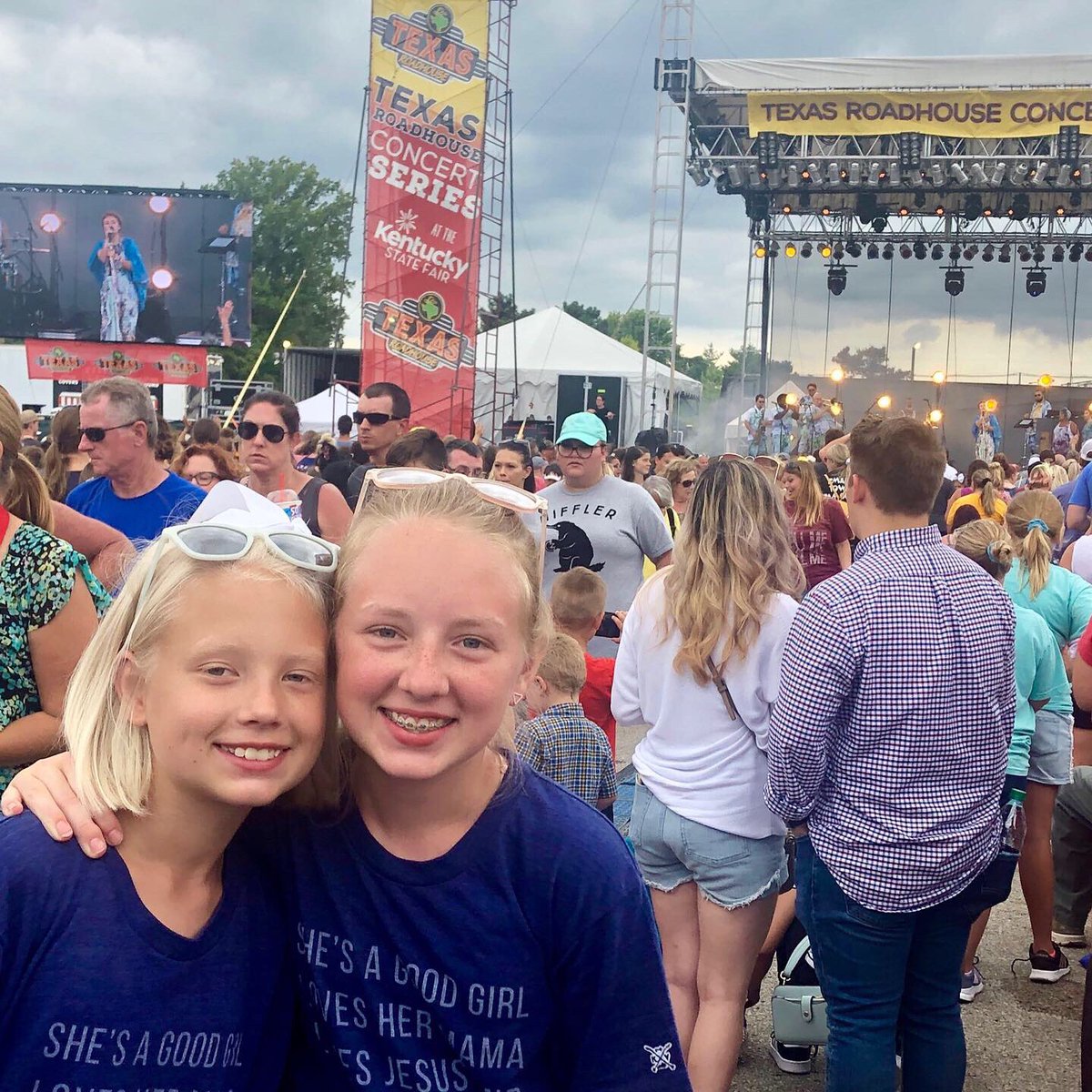 laceybball's tweet photo. Incredible day getting to take the girls to see their very first concert— one of their very favorite artists,
@lauren_daigle. In awe of her talent. Thankful for such an inspiration for my young ladies! ❤️ #lookupchildtour #stillrollingstones https://t.co/0Ftwf0mHCa