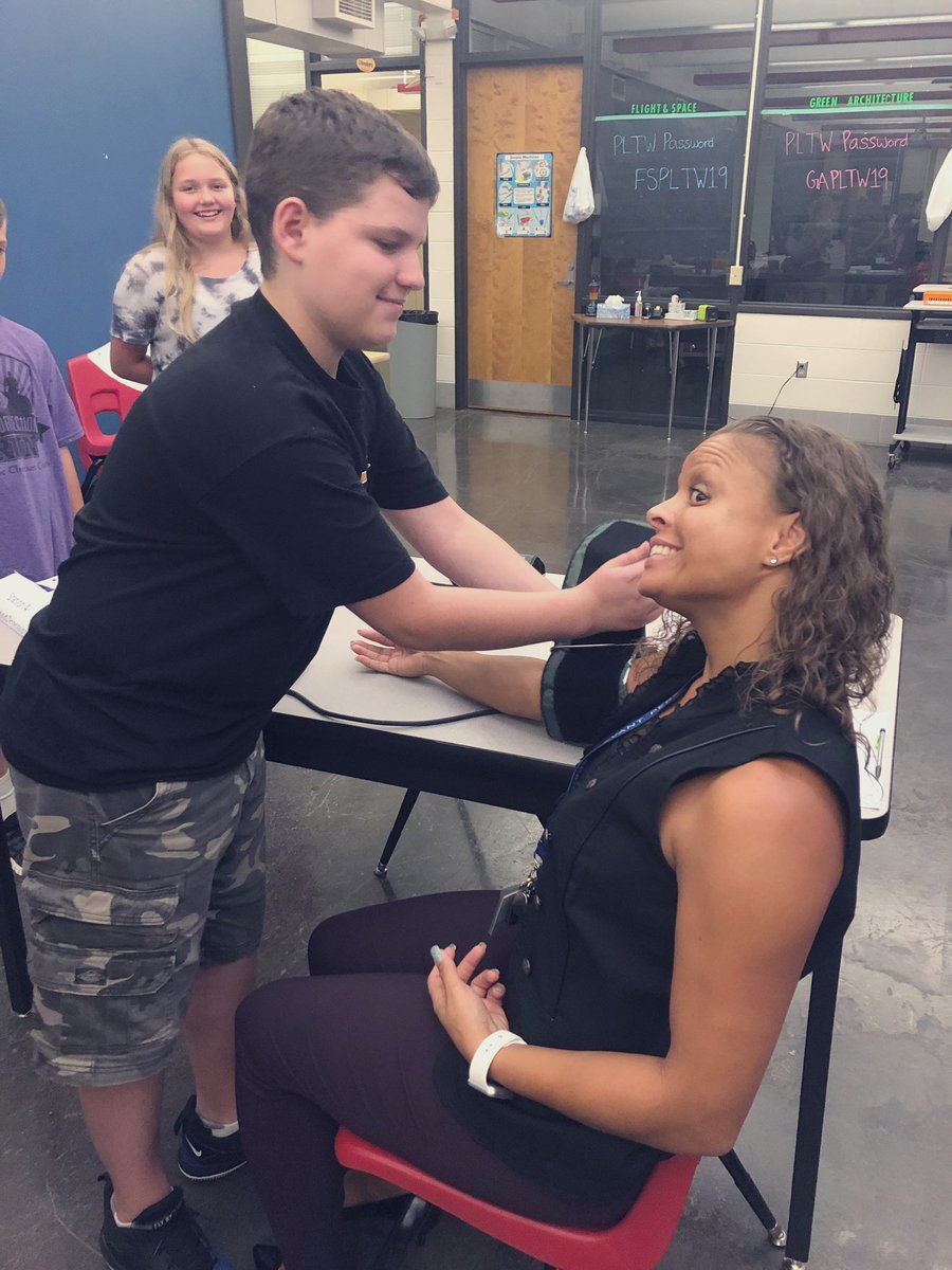 KGaedePLTW's tweet photo. My 7th graders put their knowledge about vital signs to work on a few of their 7th grade teachers! #PershingProud #PershingSPS https://t.co/XaaJK242UW
