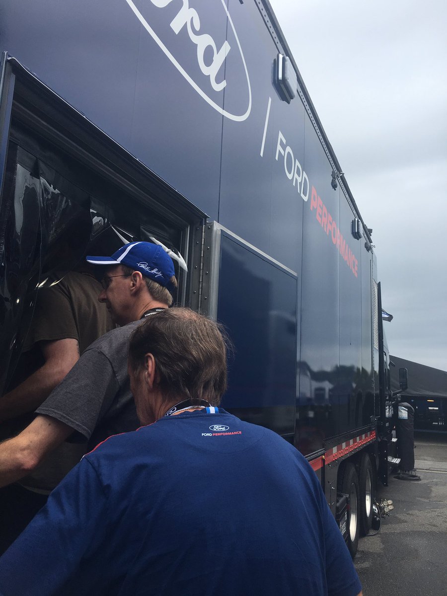 Amburgey17's tweet photo. THANK YOU to @CGRTeams @VIRNow @IMSA @MichelinUSA for AMAZING experience with #FordCorral #PaddockTour Autograph session and #FanWalk https://t.co/hM3fvHNZlP