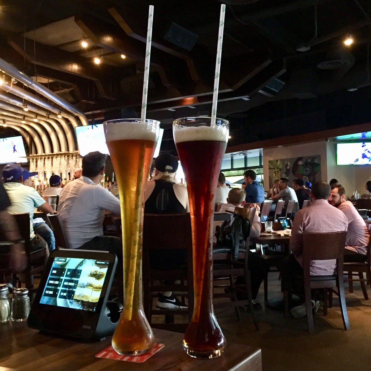 OkStraw's tweet photo. Day 1 is in the books and now time to relax at @yardhouse! Be sure to join us tomorrow in Booth 1327 @thefoodshows Western Food Show at the Los Angeles Convention Center!
🍹😎👍 #papestraws #paperstraw #yardhouse #tikibar
#spoonstraws #bendystraws #bendablestraws
#customstraws https://t.co/NnmuvQZF3f