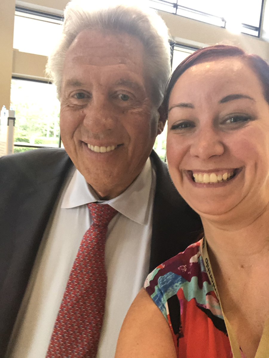 mkelly007's tweet photo. Selfie with @JohnCMaxwell at the #jmtteam #august2019IMC https://t.co/LUwiOW7uMD