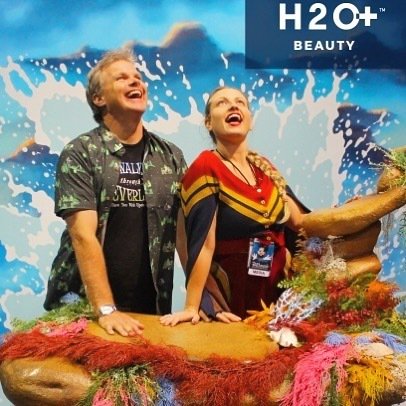 SkywalkingPod's tweet photo. Yes!! 30 year dream of being Ariel fulfilled!! @h2oplus #h2oplus  #FangirlsAtD23 #SkywalkingD23 #D23Expo @disneyd23 https://t.co/iThqGnldYH https://t.co/rGDJHKxaZT