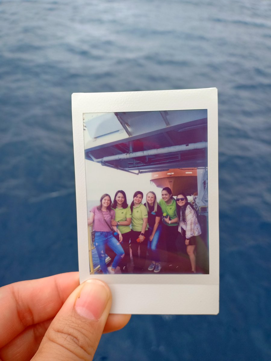 LizOlac's tweet photo. with the aspiring young scientists.. #Expedition385T #PolaroidPhoto #BBQonDeck #EquatorCrossing #theJR #JoidesResolution #JRacademy #SchoolofRock https://t.co/Y8dVAisMte